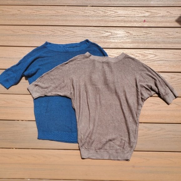 Express 2 Blue Tan Off Shoulder Sweaters Classic Casual Batwing Dolman Preppy XS - Picture 1 of 10